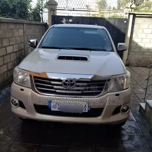Toyota Hilux 2015 Gold