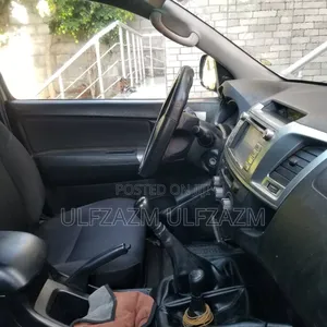 Toyota Hilux 2015 Gold