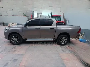 Toyota Hilux 2021 Blue