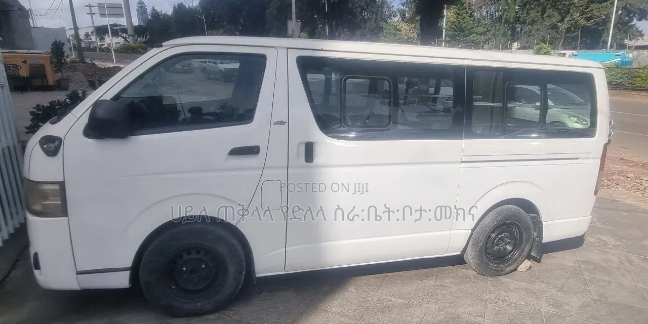 Toyota HiAce 2007 White