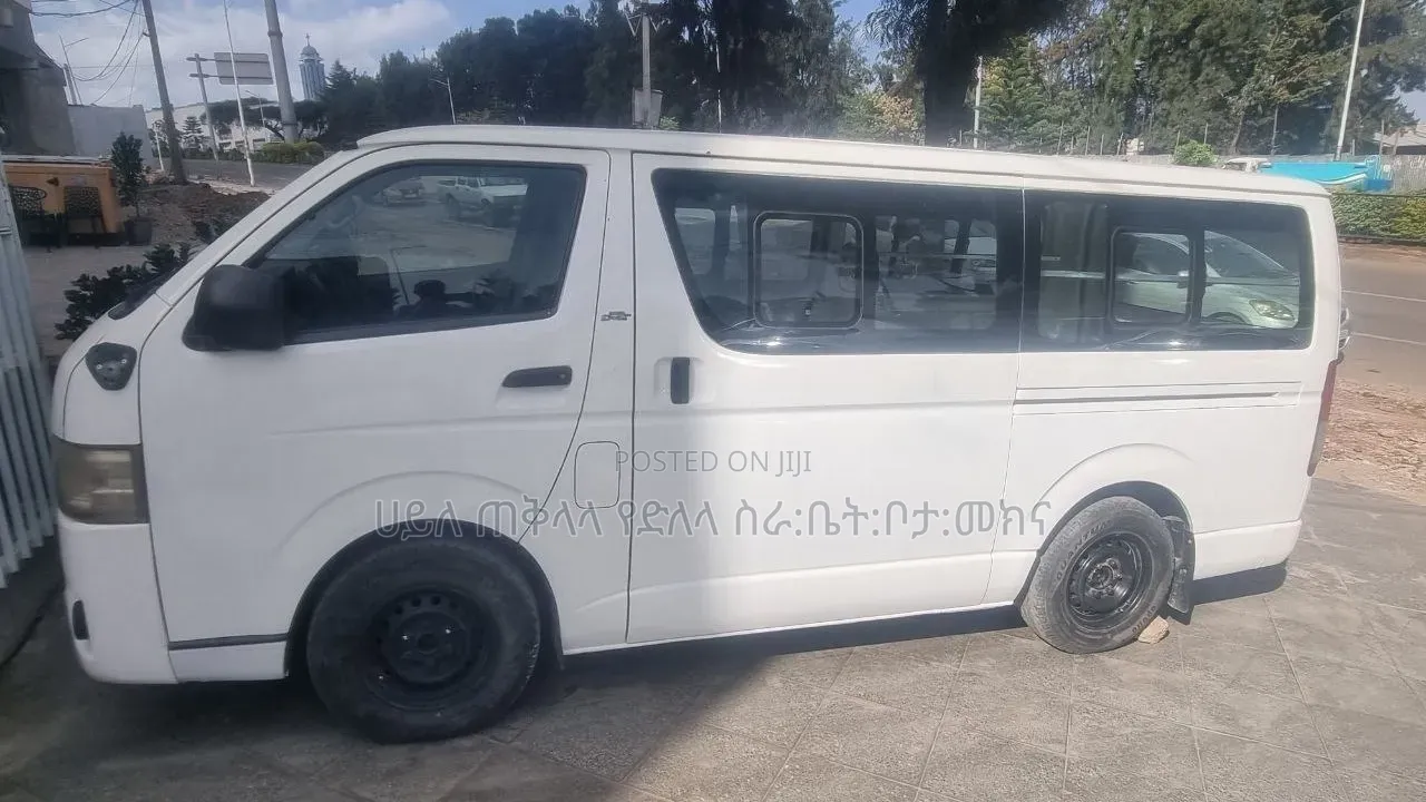 Toyota HiAce 2007 White