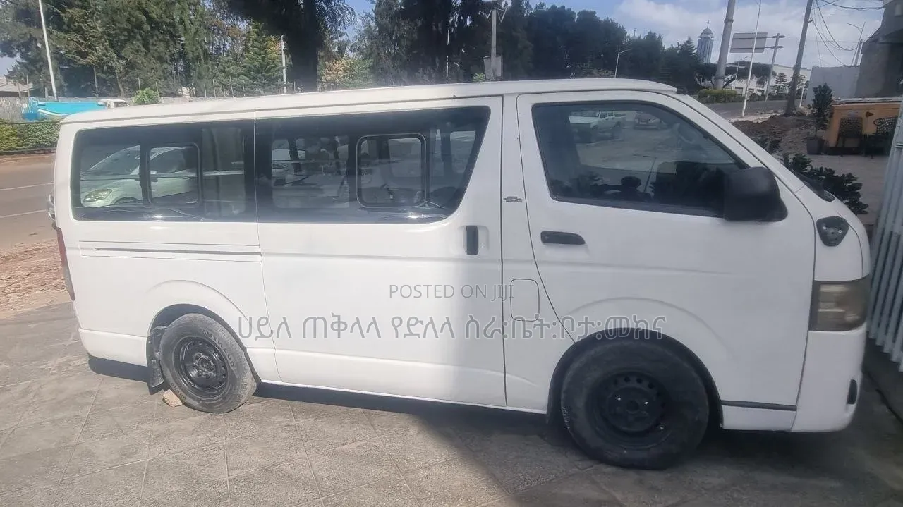 Toyota HiAce 2007 White