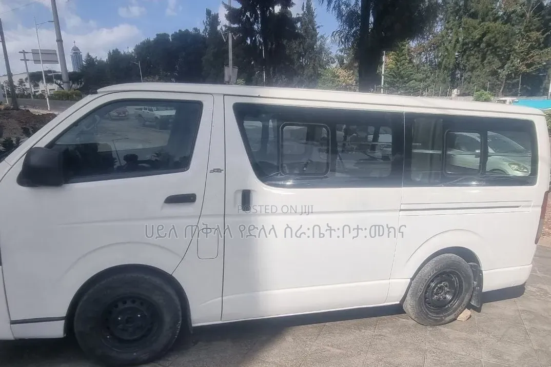 Toyota HiAce 2007 White