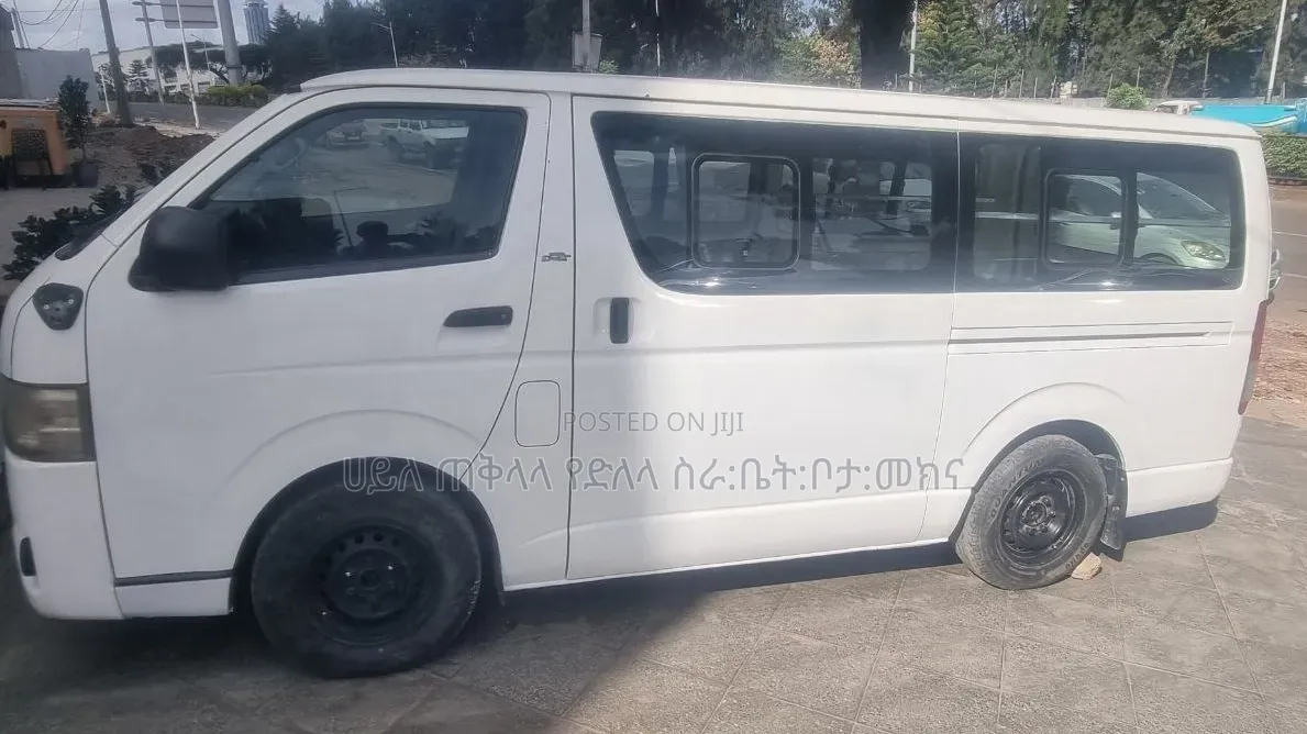 Toyota HiAce 2007 White