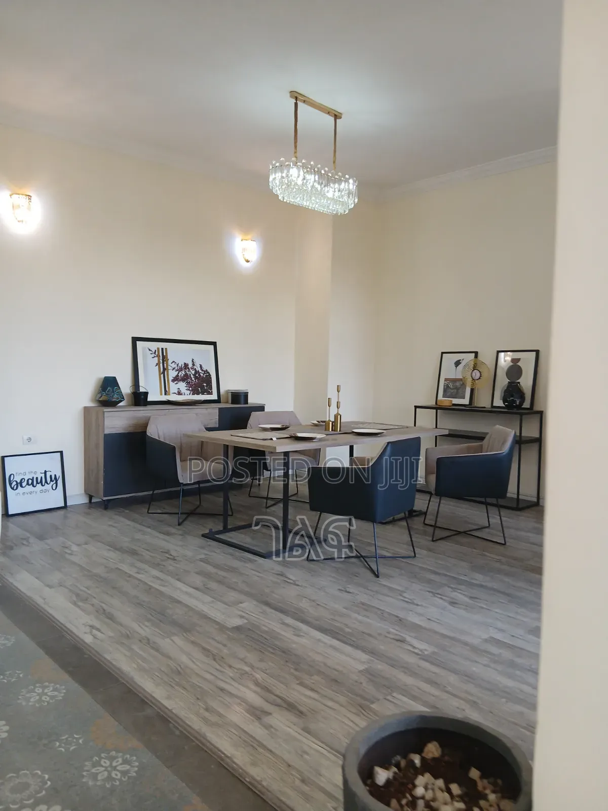 1bdrm Apartment in መስቀር ፍላወር ላይ 90%, Bole for sale