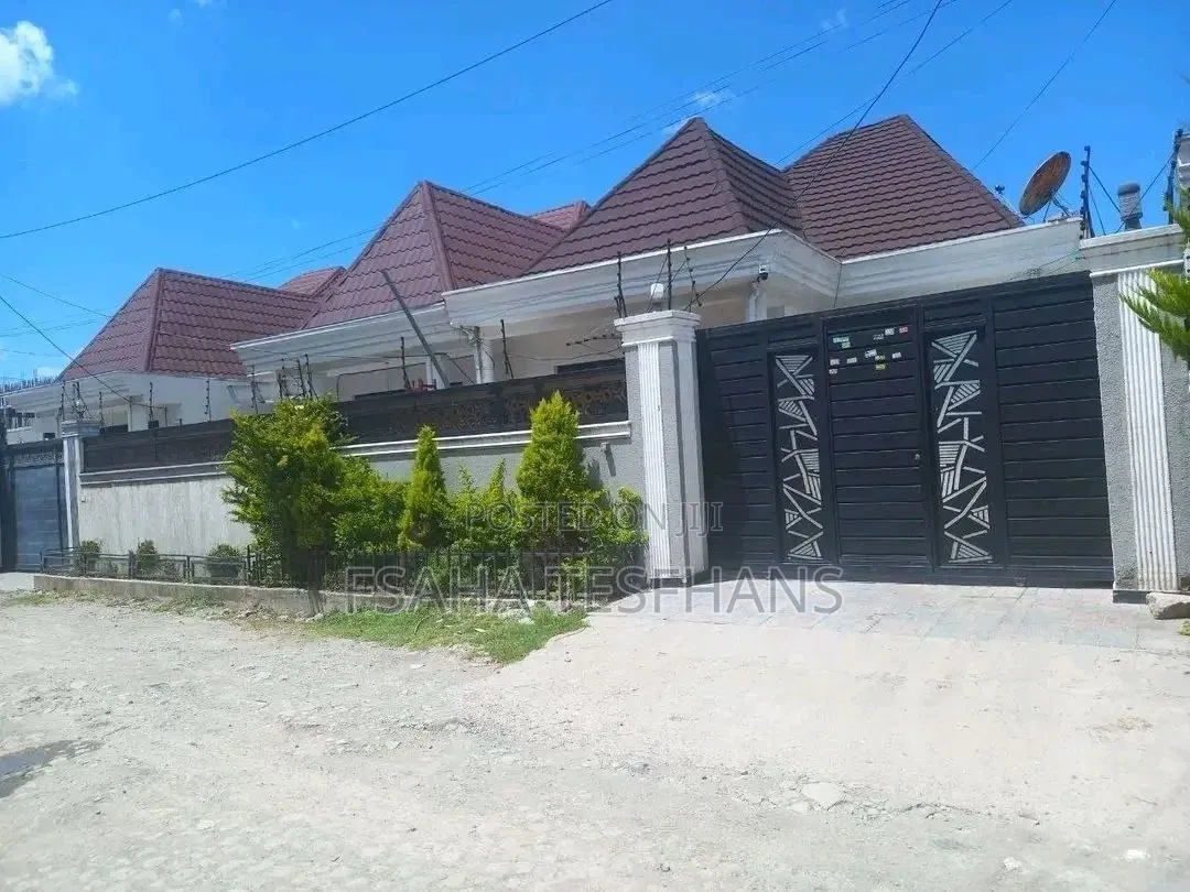 5bdrm Villa in Villa, Bole for rent