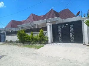 5bdrm Villa in Villa, Bole for rent