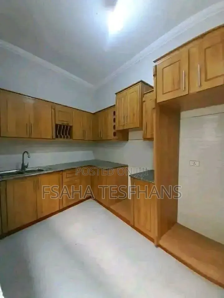 5bdrm Villa in Villa, Bole for rent