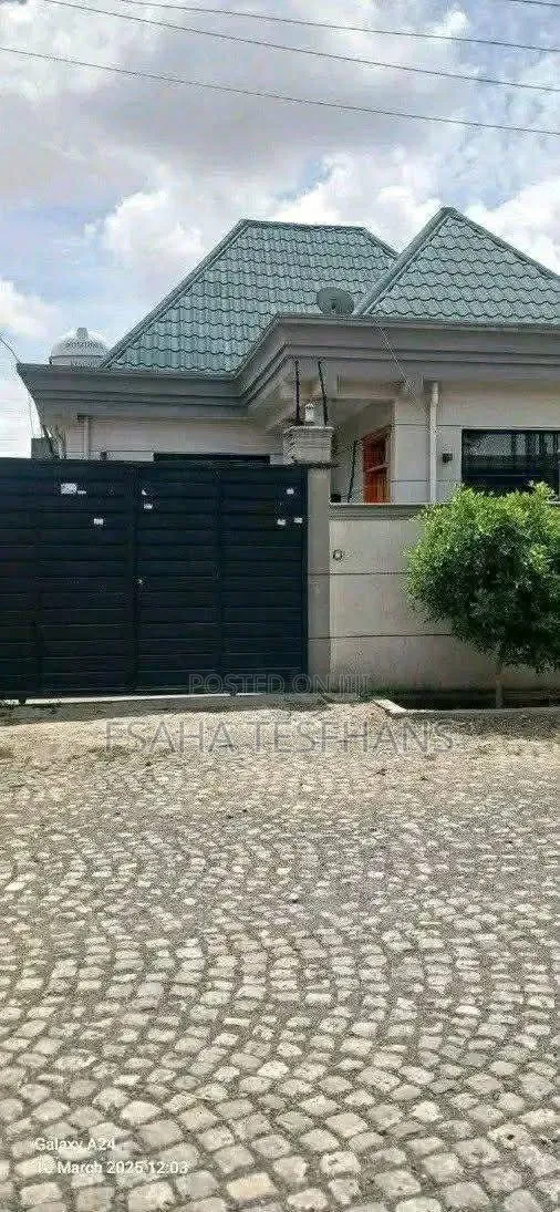 5bdrm Villa in Villa, Bole for rent