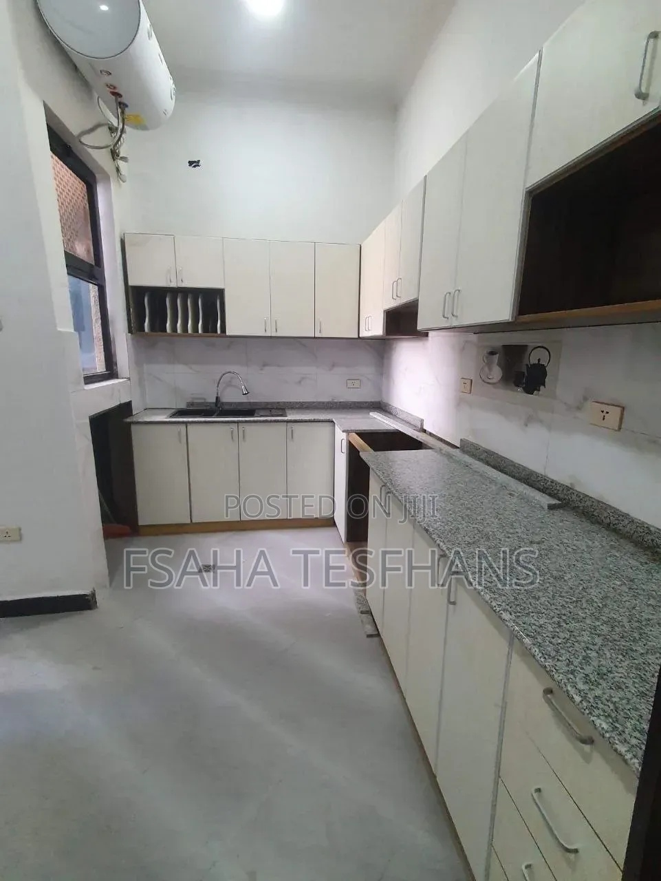 5bdrm Villa in Villa, Bole for rent