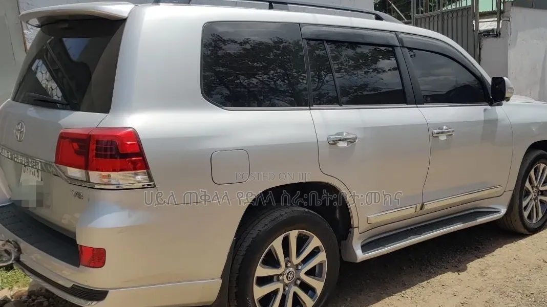 Toyota Land Cruiser 2019 Pink