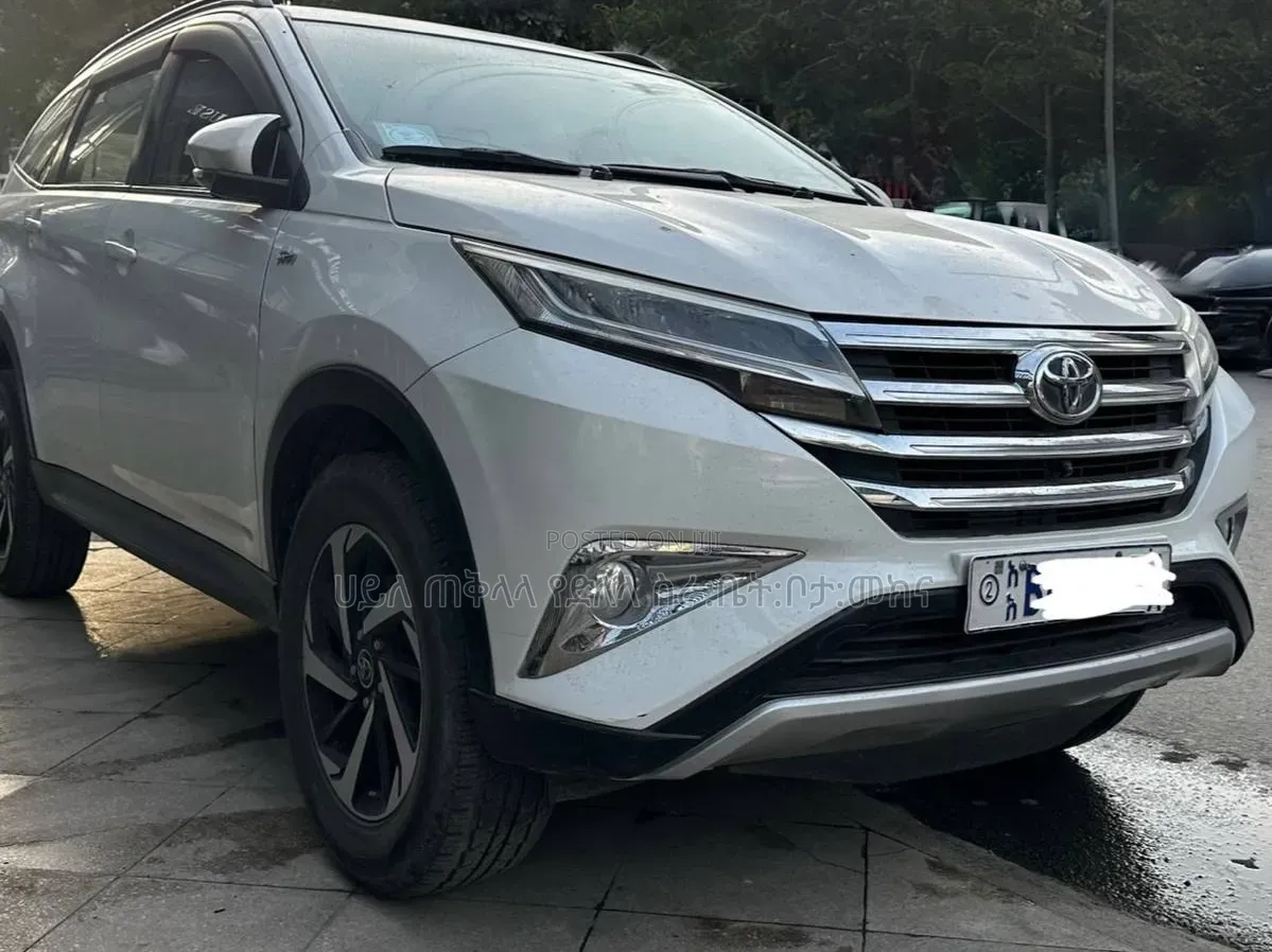 Toyota Rush 2021 Off white