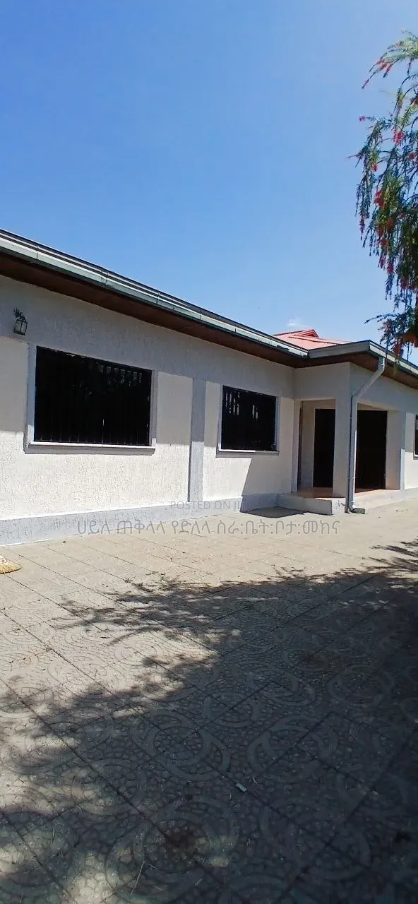 Furnished 4bdrm Villa in Ropack Realstate, Oromia-Finfinne for sale