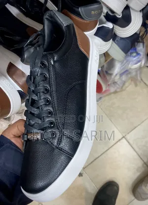 የቦስ (Boss) ጥቁር ሌዘር ጫማዎች: