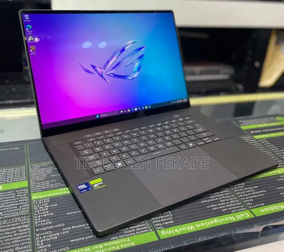 New Laptop Asus ROG Zephyrus G16 32GB Intel Core Ultra 9 SSD 1T
