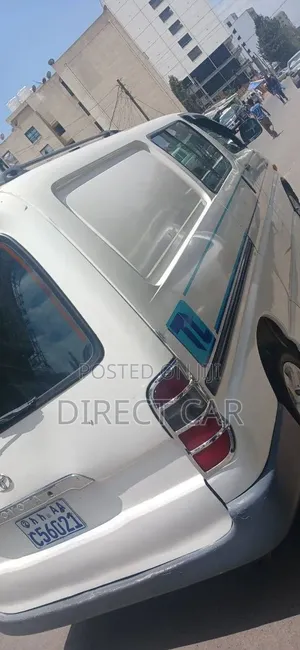 Toyota HiAce 2002 White