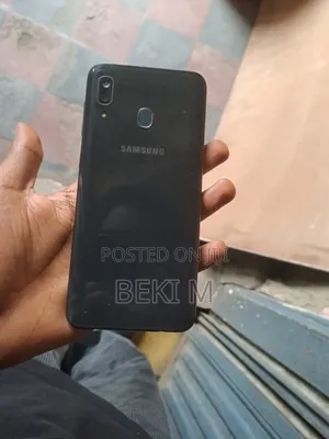 Samsung Galaxy A30 64 GB Black