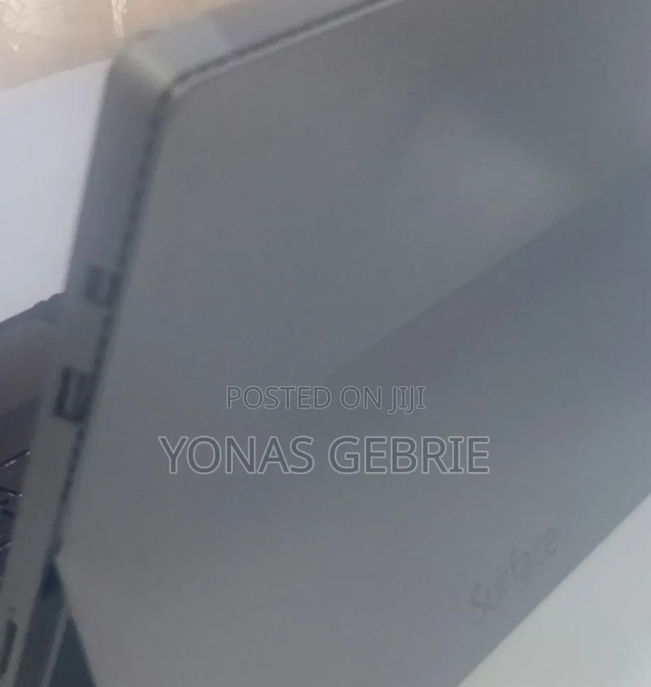 New Laptop Microsoft Surface 8GB Intel Core i7 SSD 256GB