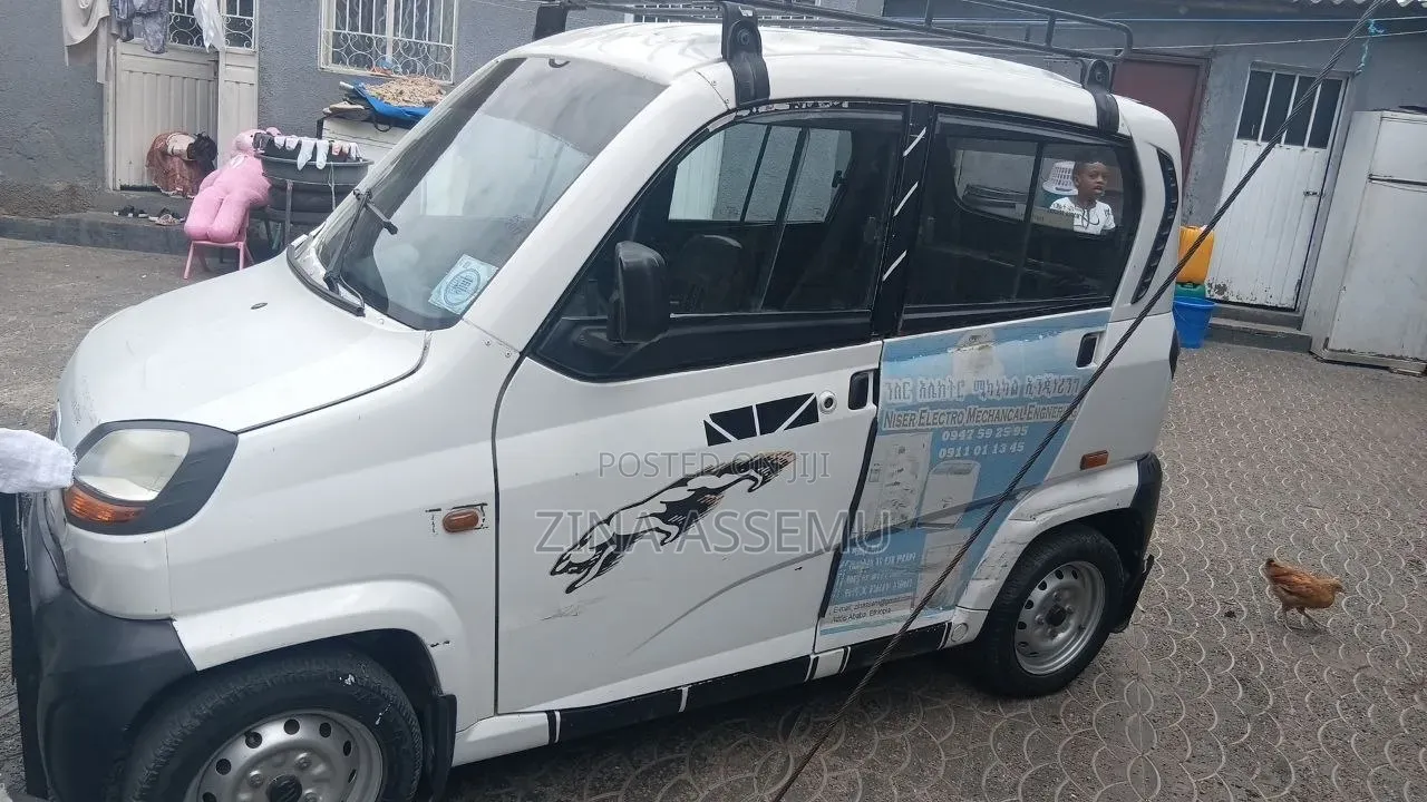 Bajaj Qute 2019 White