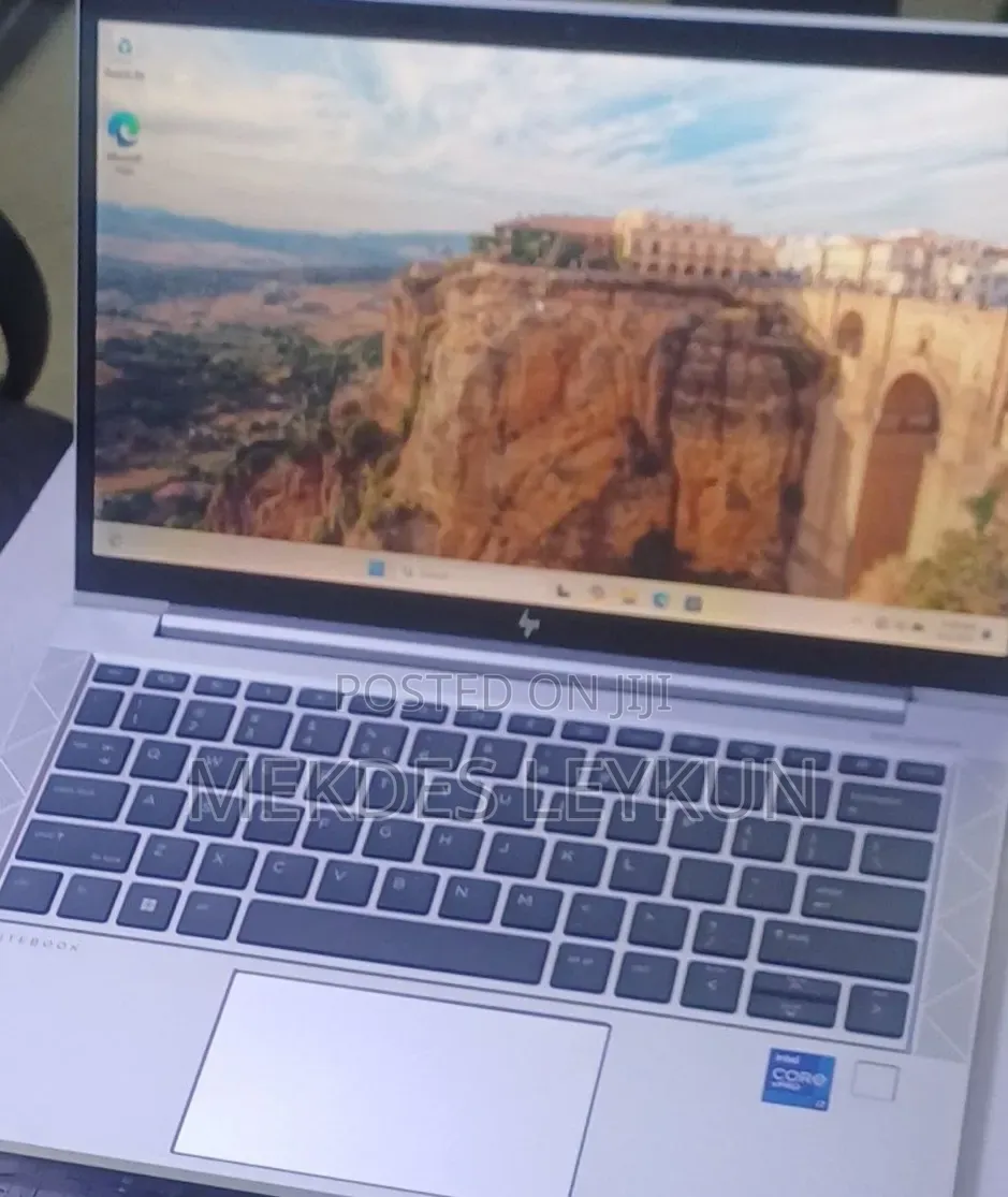 New Laptop HP EliteBook 830 16GB Intel Core i7 SSD 512GB