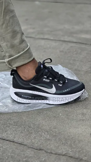 Nike Zoomx Vomero Air Zoom Sneaker