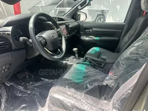 New Toyota Hilux 2025 Gray