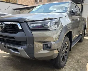 New Toyota Hilux 2025 Gray