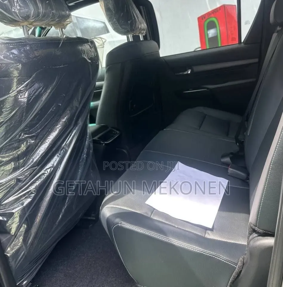 New Toyota Hilux 2025 Gray