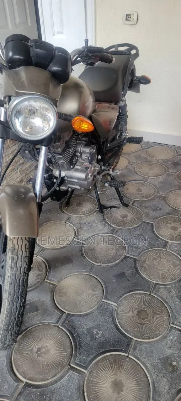 አስቸኳይ የሚሸጥ ሞተር Madel Change Klden Engine Waga 300 Birr