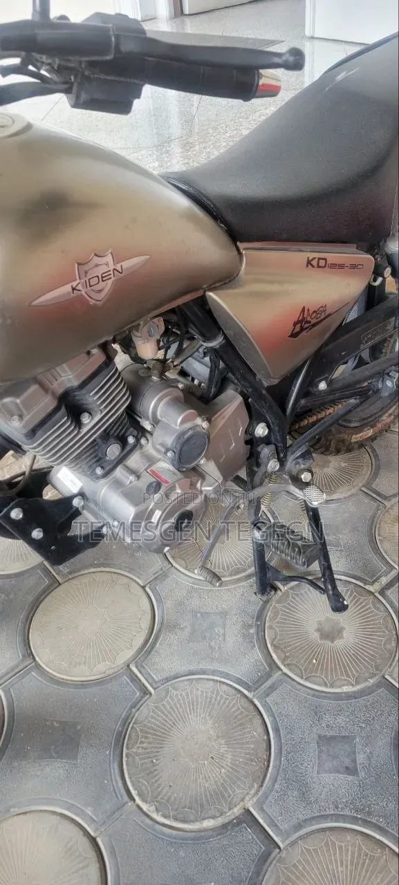 አስቸኳይ የሚሸጥ ሞተር Madel Change Klden Engine Waga 300 Birr