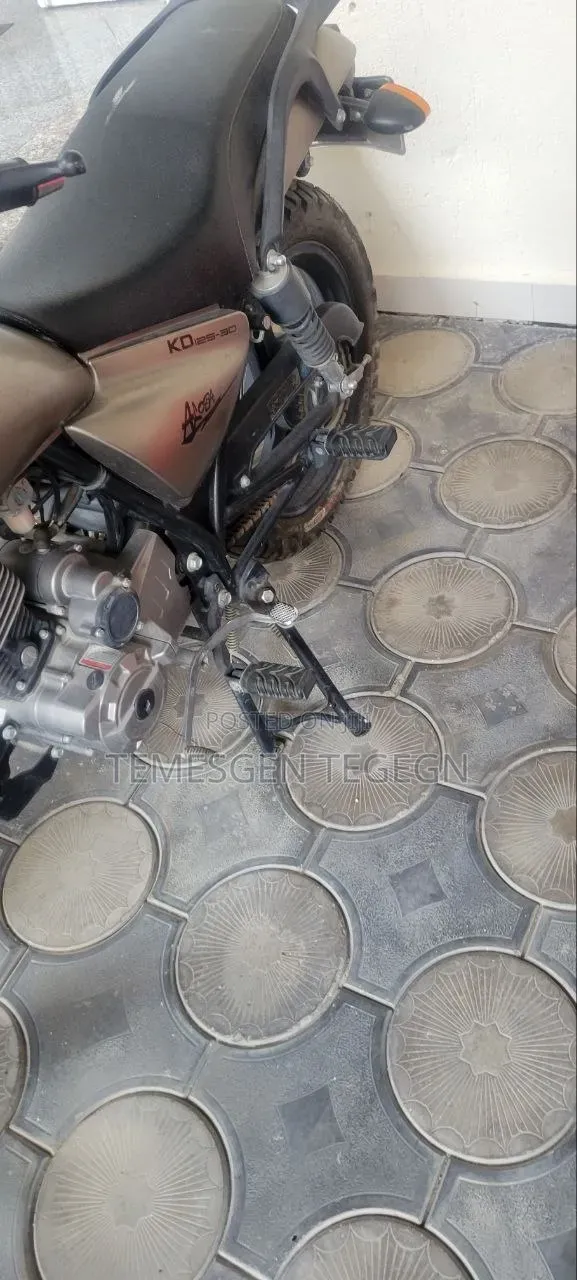 አስቸኳይ የሚሸጥ ሞተር Madel Change Klden Engine Waga 300 Birr