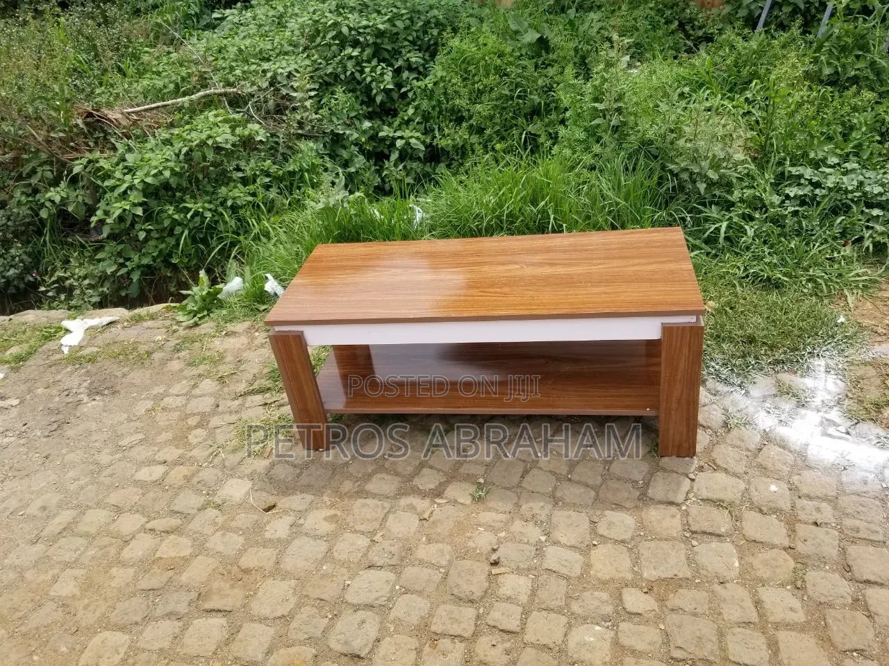 ቀለል ያለ Sofa Table