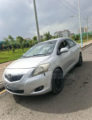 Toyota Belta 2010 Silver
