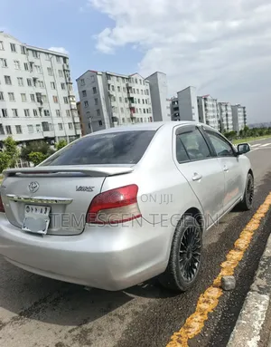 Toyota Belta 2010 Silver