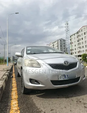 Toyota Belta 2010 Silver