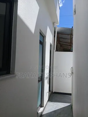 4bdrm House in House, Bole for rent
