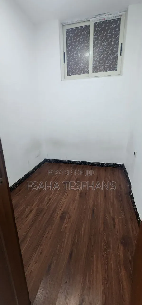 4bdrm House in House, Bole for rent