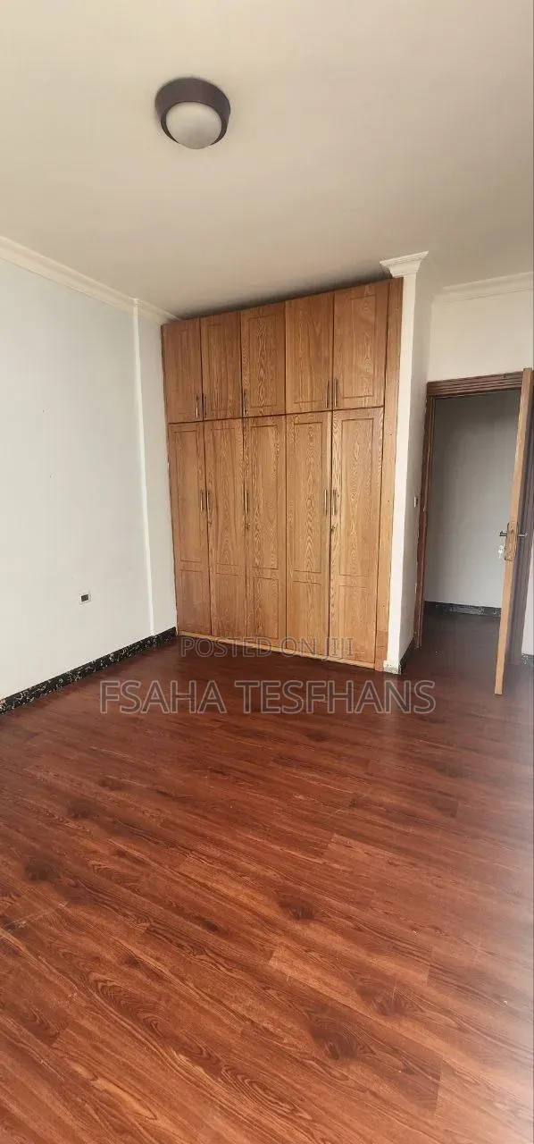 4bdrm House in House, Bole for rent