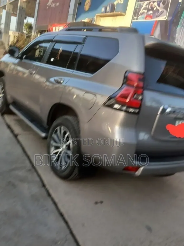 Toyota Land Cruiser Prado 2019 Gray