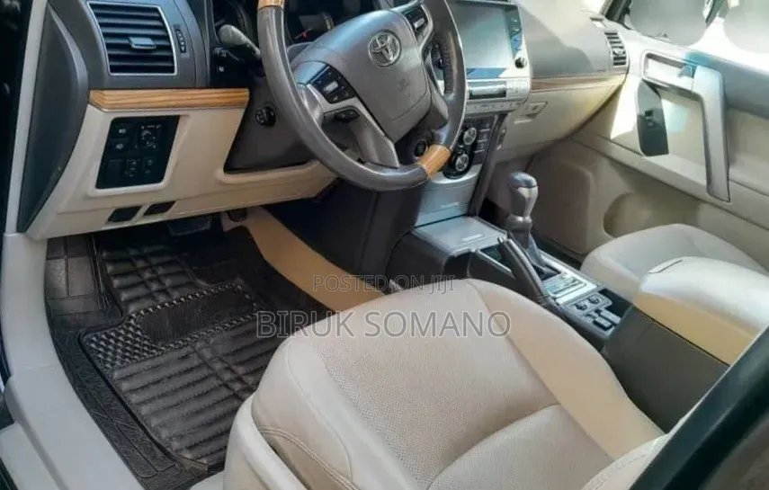 Toyota Land Cruiser Prado 2019 Gray
