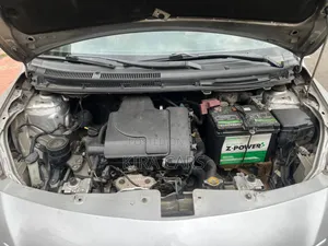 Toyota Yaris 2010 Silver