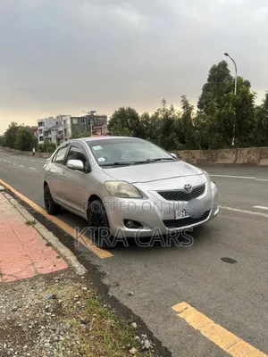 Toyota Yaris 2010 Silver