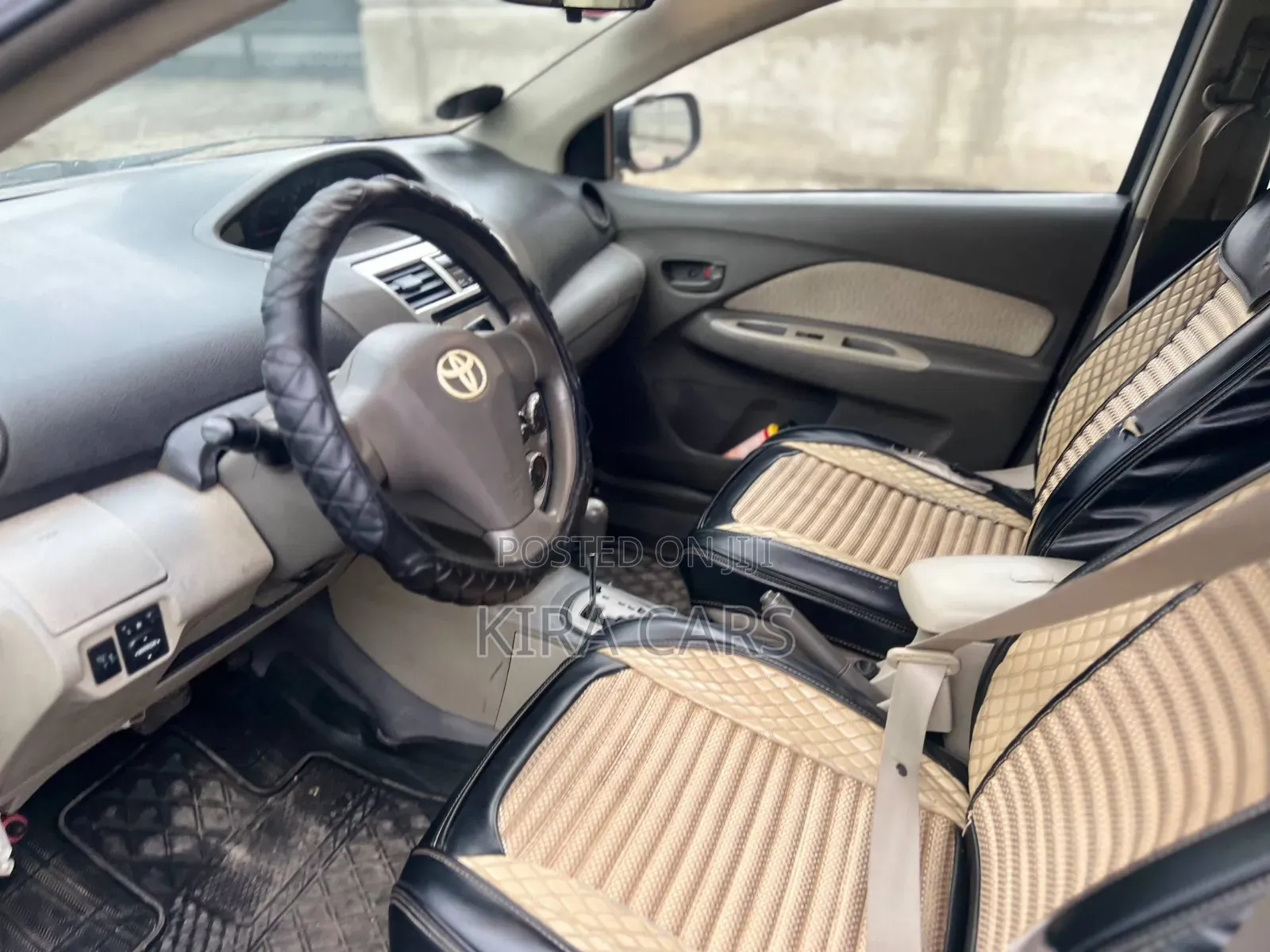 Toyota Yaris 2010 Silver