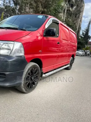 Toyota HiAce 2010 Red