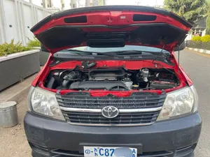 Toyota HiAce 2010 Red