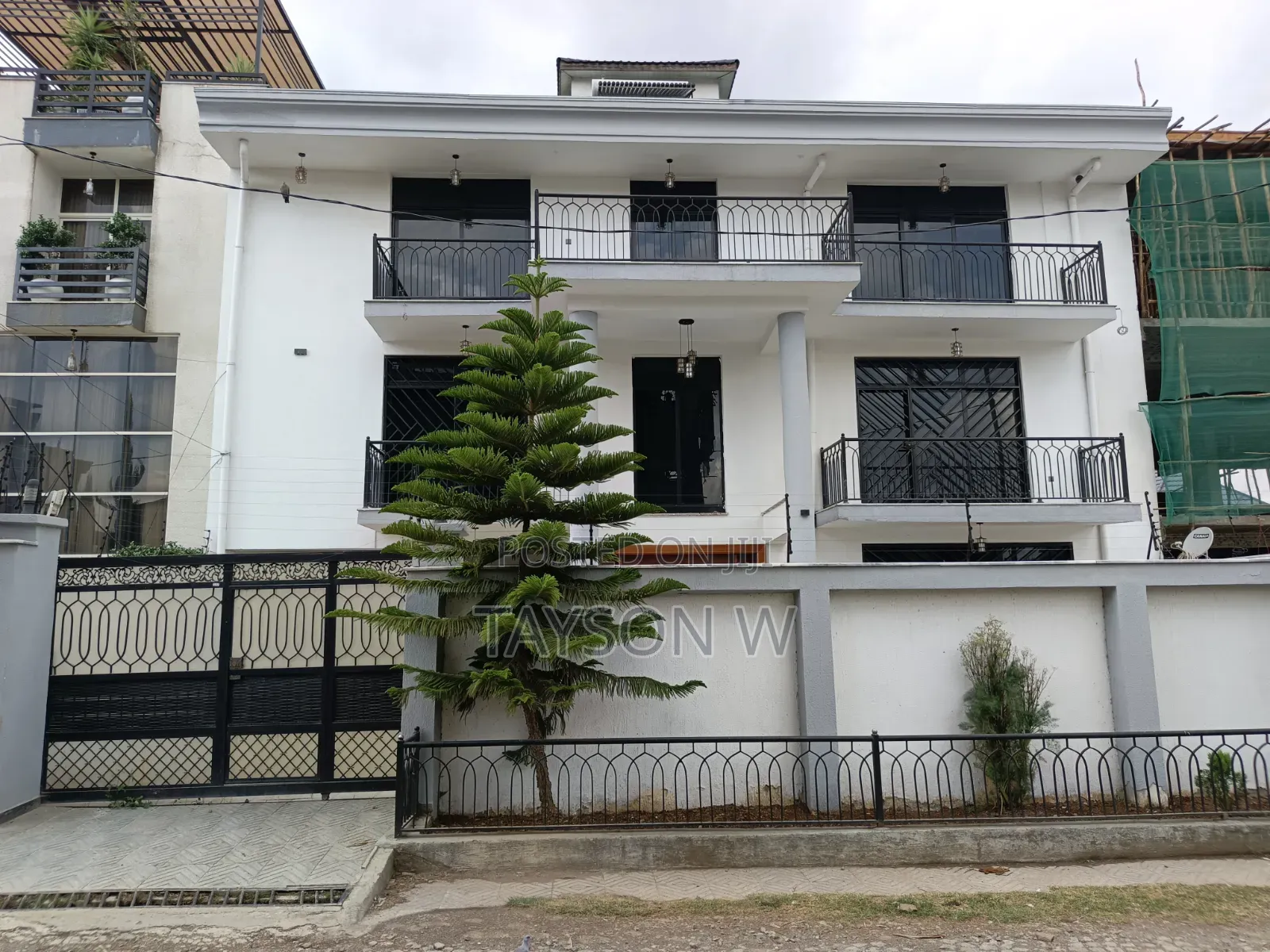 8bdrm House in Addis Ababa Ayat, Bole for sale