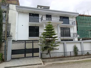 8bdrm House in Addis Ababa Ayat, Bole for sale