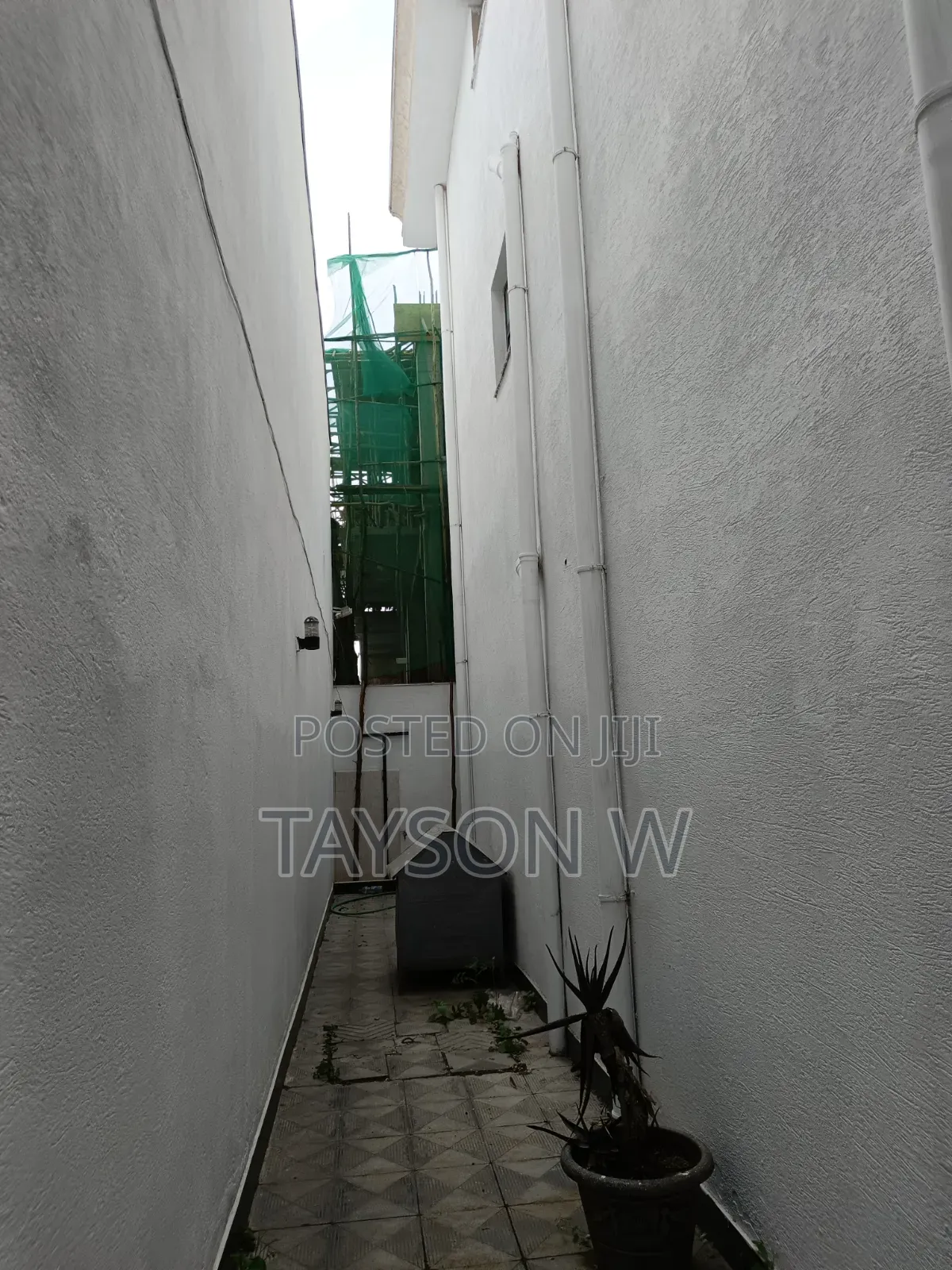 8bdrm House in Addis Ababa Ayat, Bole for sale