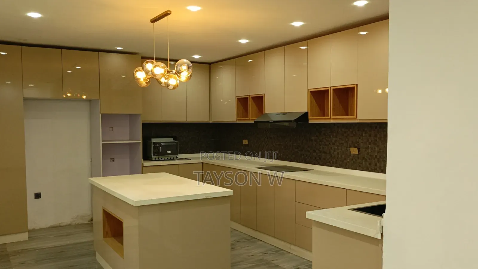 8bdrm House in Addis Ababa Ayat, Bole for sale