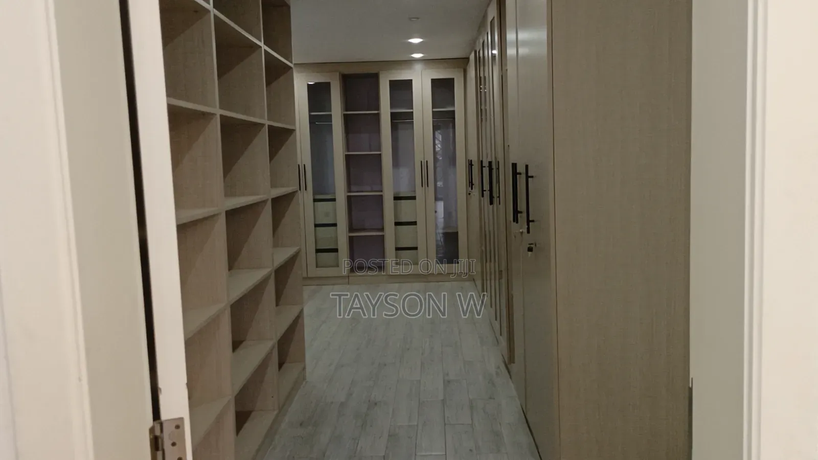 8bdrm House in Addis Ababa Ayat, Bole for sale